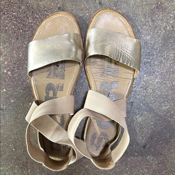 Gold and Tan Women's Sandals - Picture 3 of 7